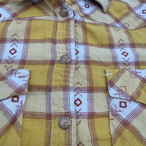 Rank 45 Women's Yellow and Red Plaid Button Down, Pearl Button Shirt, Size Med - Picture 4 of 10